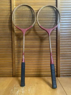 Paire raquette ancienne badminton player bois vintage