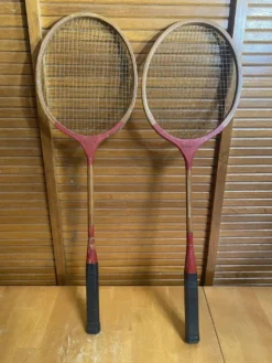 Paire raquette ancienne badminton player bois vintage