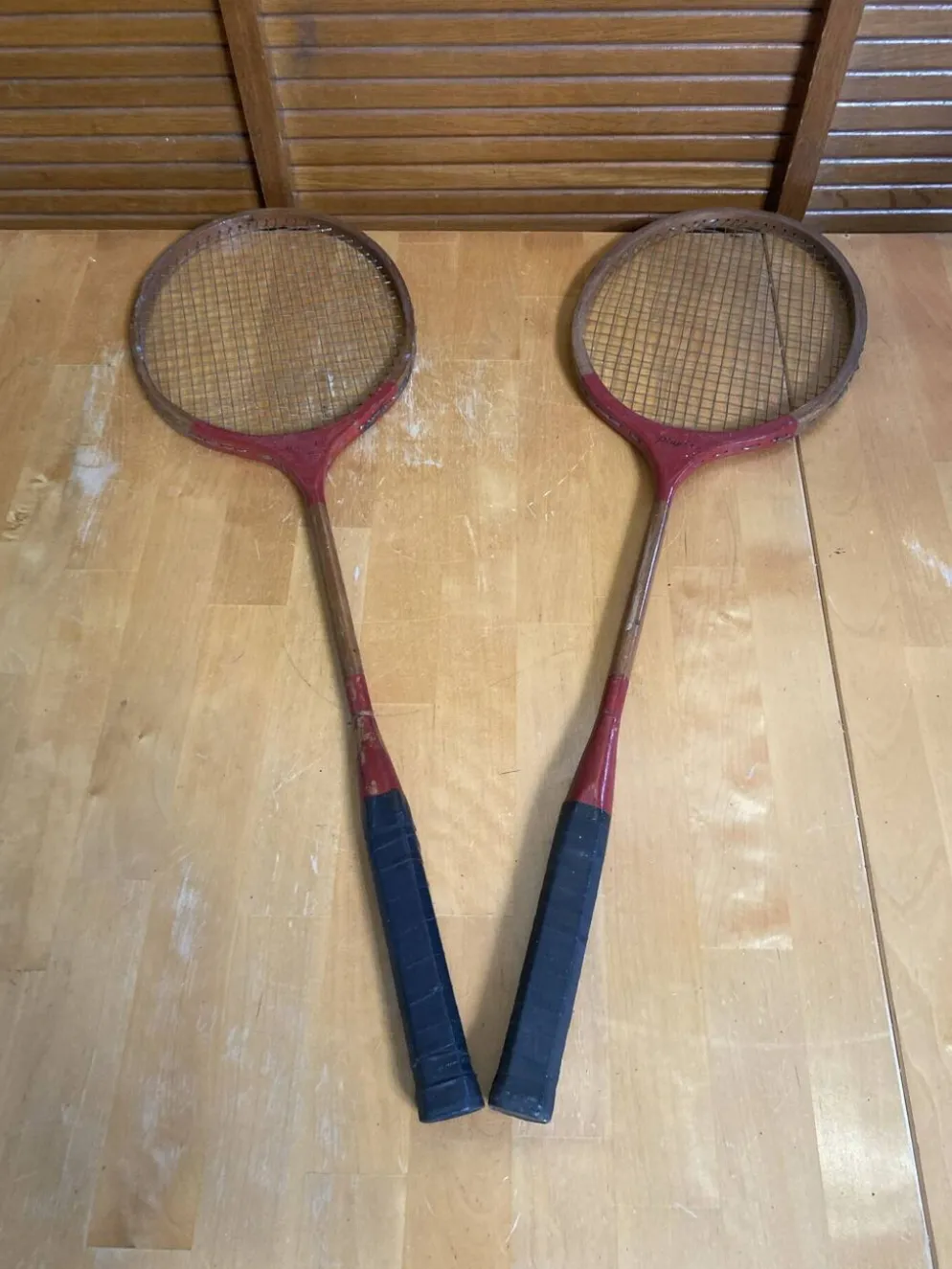 Paire raquette ancienne badminton player bois vintage