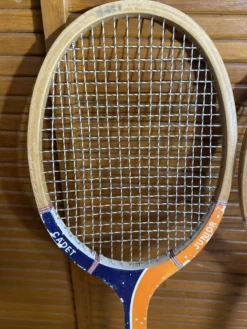 Paire raquette tennis ancienne courrier cadet junior bois sport vintag