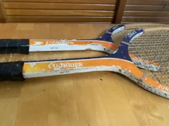 Paire raquette tennis ancienne courrier cadet junior bois sport vintag