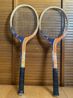 Paire raquette tennis ancienne courrier cadet junior bois sport vintag