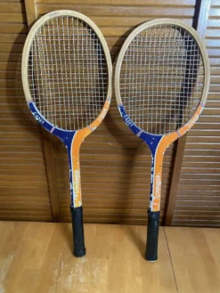 Paire raquette tennis ancienne courrier cadet junior bois sport vintag