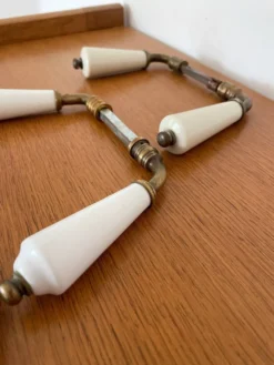 paires de poignées béquille en porcelaine et laiton
