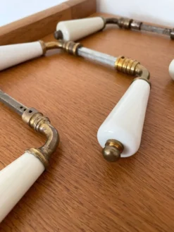 paires de poignées béquille en porcelaine et laiton