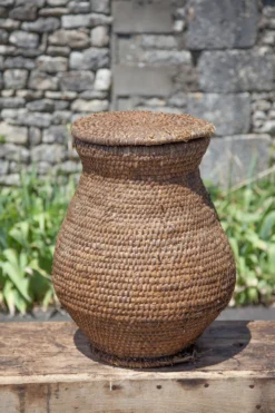 Panier ancien, bourgne paille et ronce avec couvercle, panier tressé