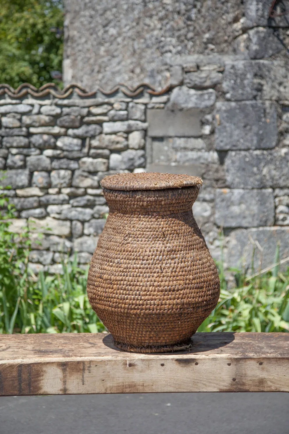 Panier ancien, bourgne paille et ronce avec couvercle, panier tressé