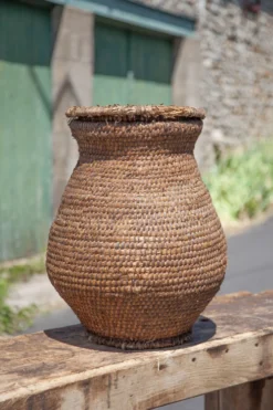 Panier ancien, bourgne paille et ronce avec couvercle, panier tressé
