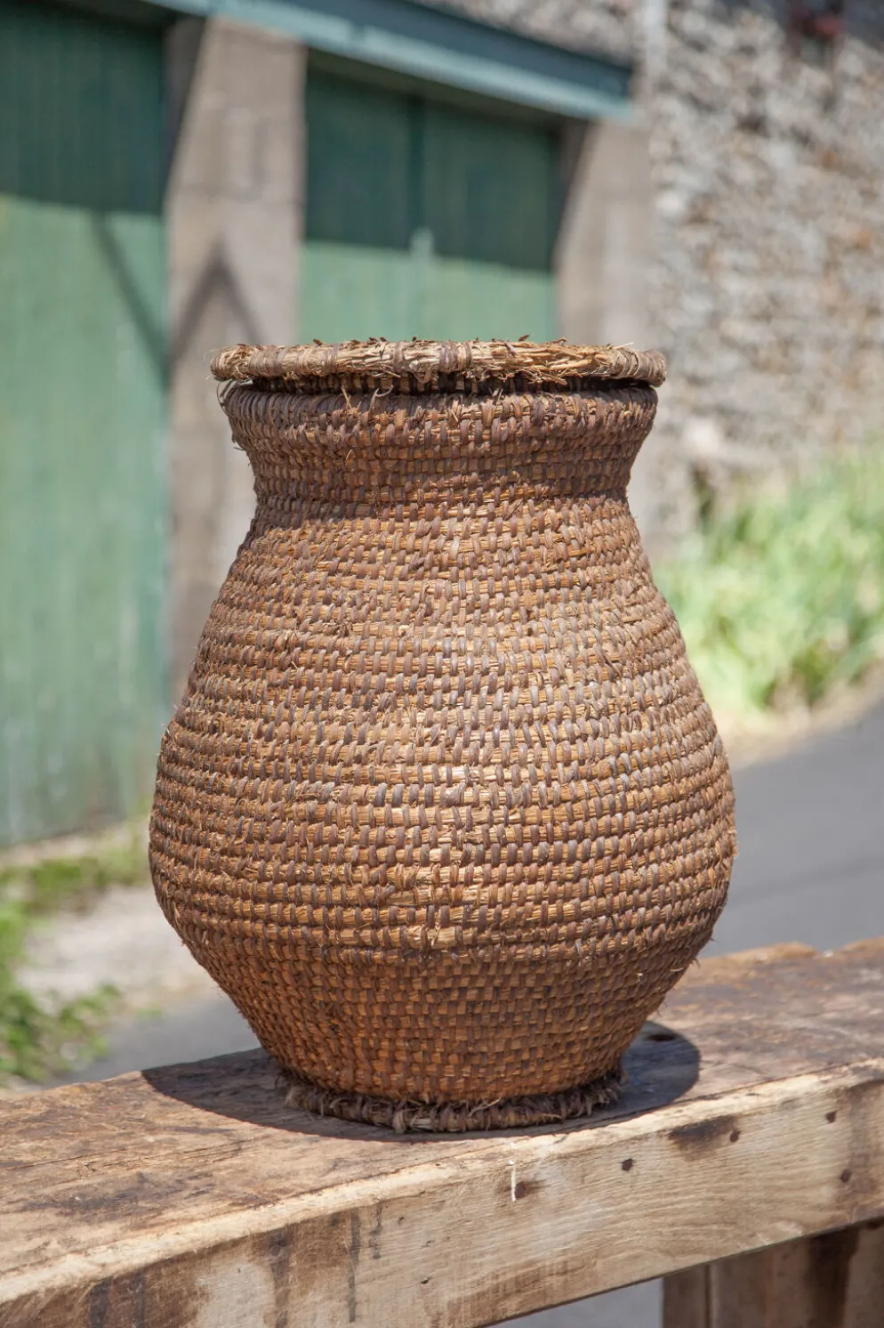 Panier ancien, bourgne paille et ronce avec couvercle, panier tressé
