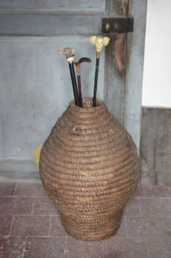 Panier ancien, bourgne paille et ronce, panier tressé, décoration intérieur