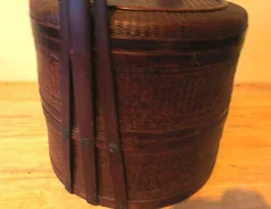 Panier ancien en bois et rotin avec 3 sections, vers 1900