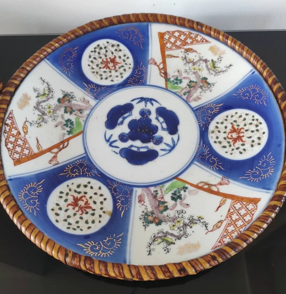 Panier ancien Imari en porcelaine du Japon et rotin tressé - Ère Meiji