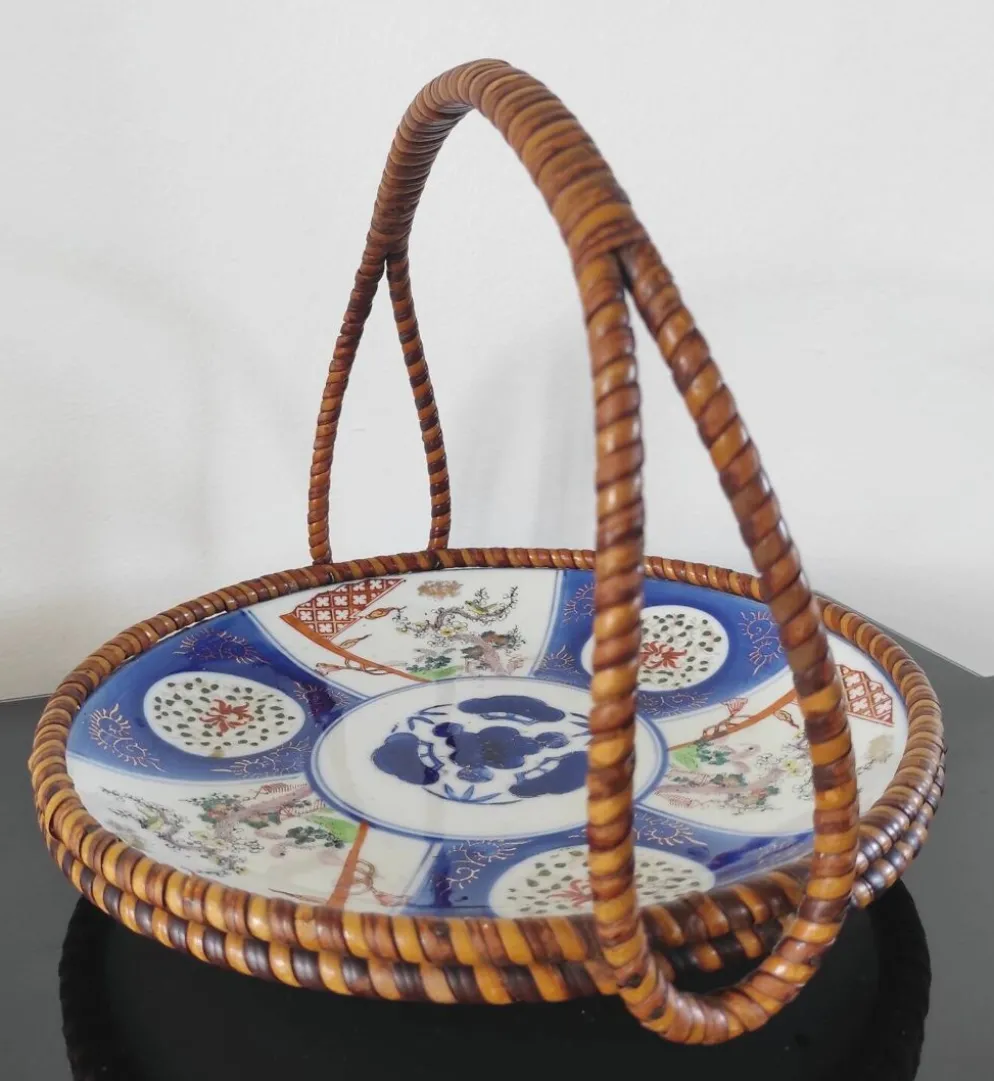 Panier ancien Imari en porcelaine du Japon et rotin tressé - Ère Meiji