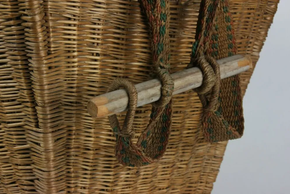Panier arrière fabriqué à partir de saule finement tissé.