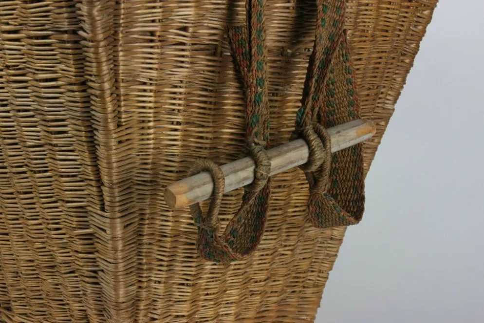 Panier arrière fabriqué à partir de saule finement tissé.