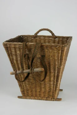 Panier arrière fabriqué à partir de saule finement tissé.
