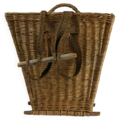 Panier arrière fabriqué à partir de saule finement tissé.