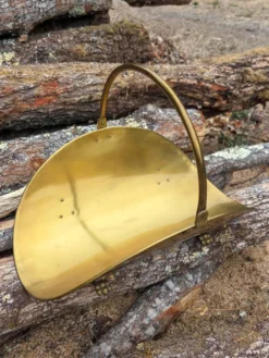 Panier à bûches en laiton, pieds griffe, années 1960
