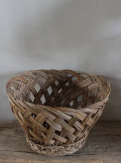 Panier corbeille ronde haute osier ajouré vintage
