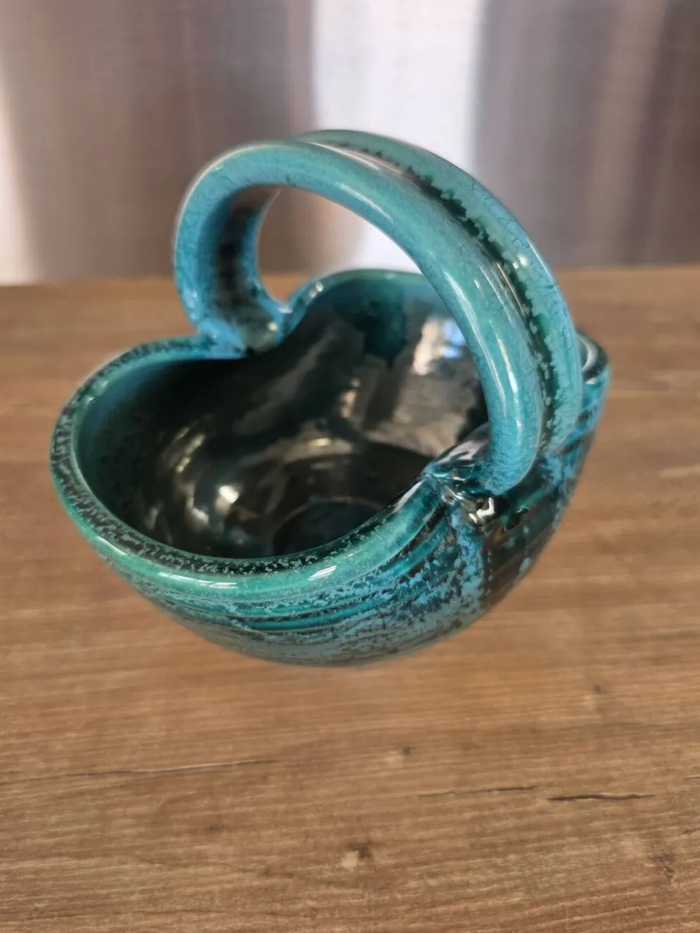 Panier céramique vintage Accolay turquoise Signé Tête de Taureau X.C