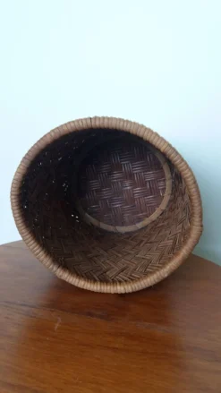 Panier cylindrique haut en osier, cache-pot ou corbeille à papier