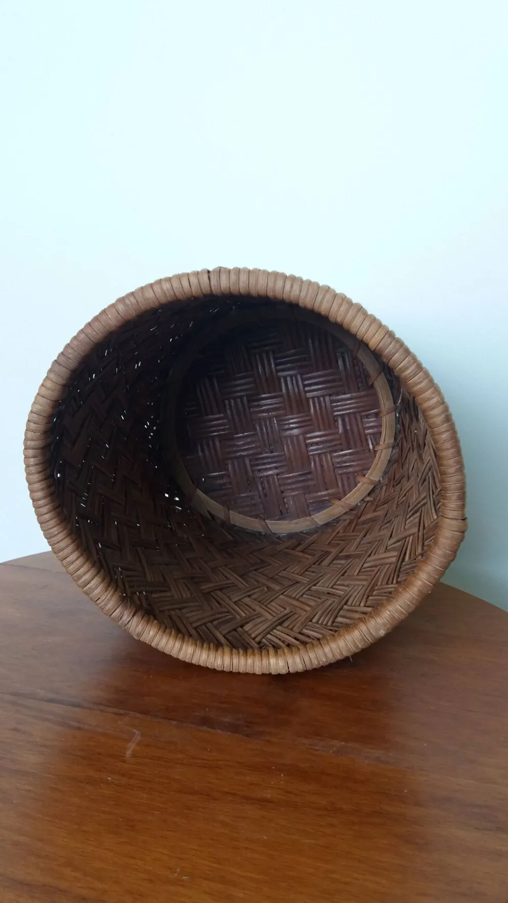 Panier cylindrique haut en osier, cache-pot ou corbeille à papier