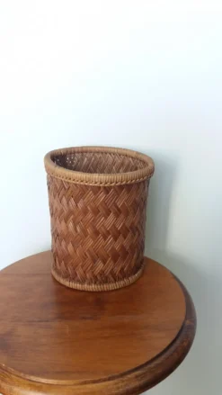 Panier cylindrique haut en osier, cache-pot ou corbeille à papier