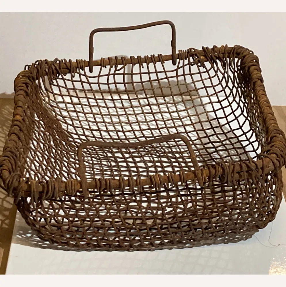 Panier de cheminée en métal rustique tissé antique, Pays-Bas vers 1900