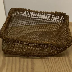 Panier de cheminée en métal rustique tissé antique, Pays-Bas vers 1900