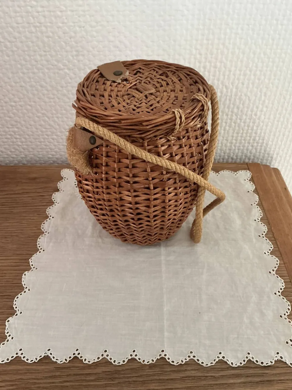Panier de pêche ancien en osier.