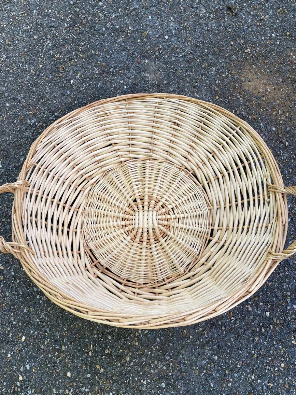 Panier de présentation rond en osier et rotin tressé