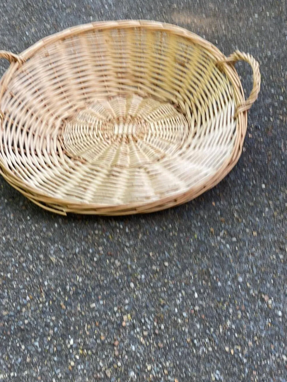 Panier de présentation rond en osier et rotin tressé