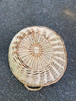 Panier de présentation rond en osier et rotin tressé