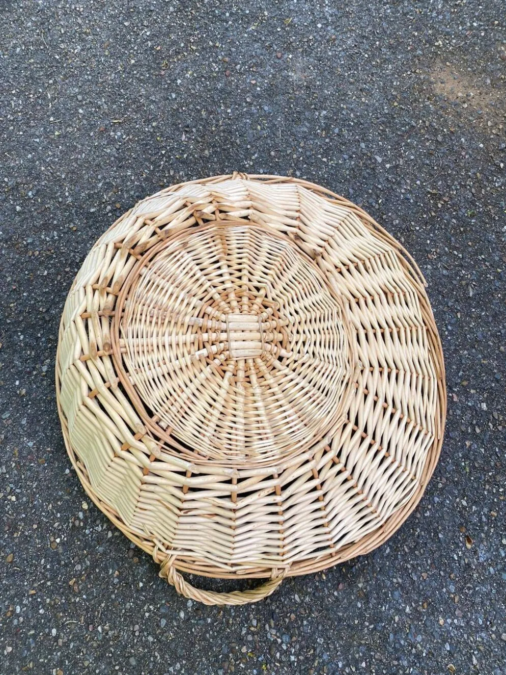 Panier de présentation rond en osier et rotin tressé