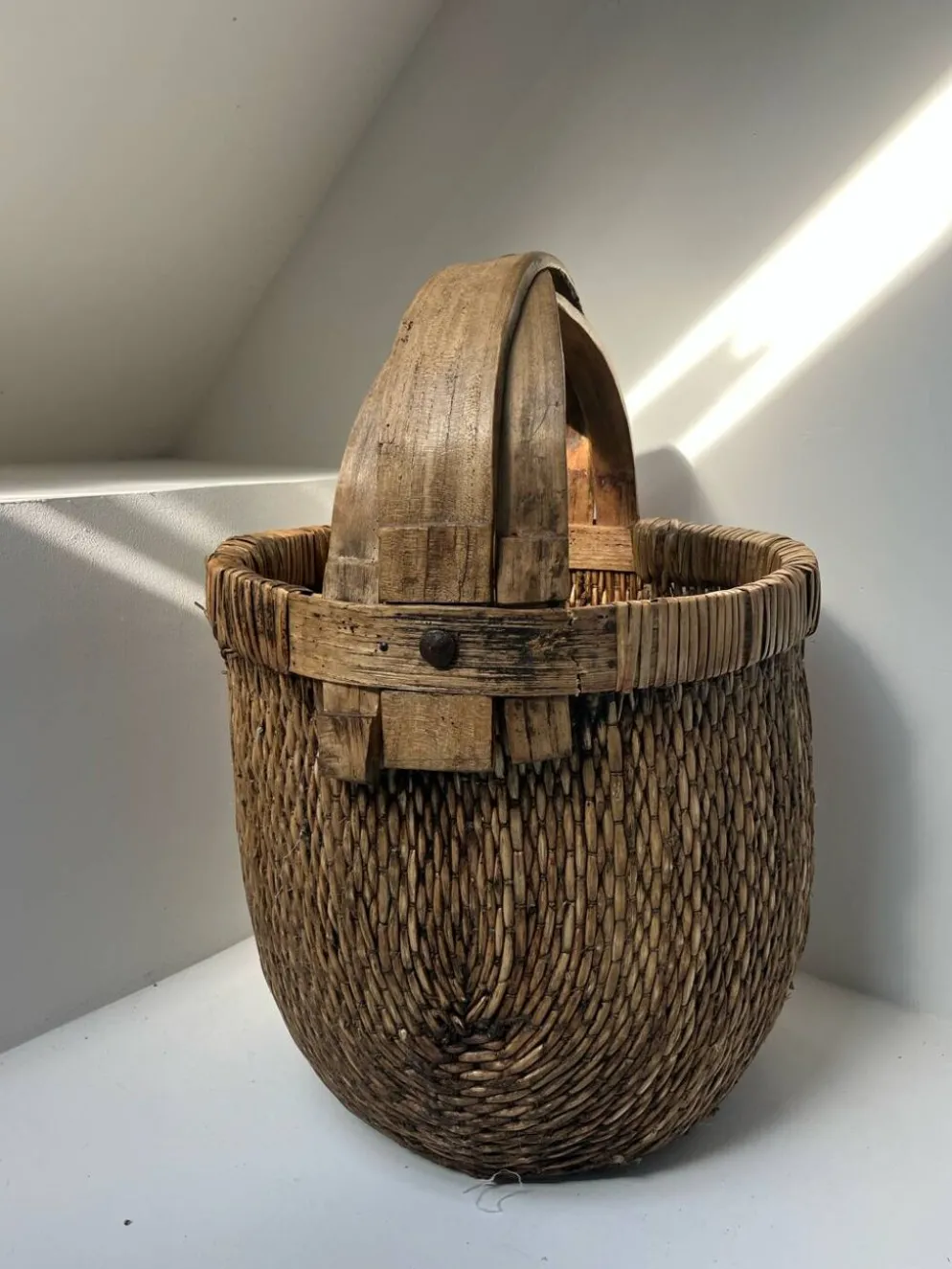Panier de récolte asiatique ancien