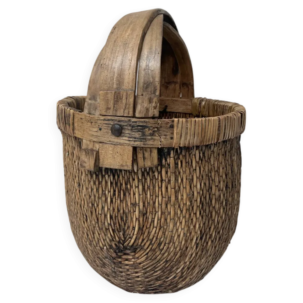 Panier de récolte asiatique ancien