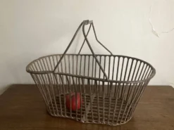 Panier de récolte en fer battu de campagne 1930