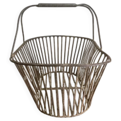 Panier de récolte en fer battu de campagne 1930