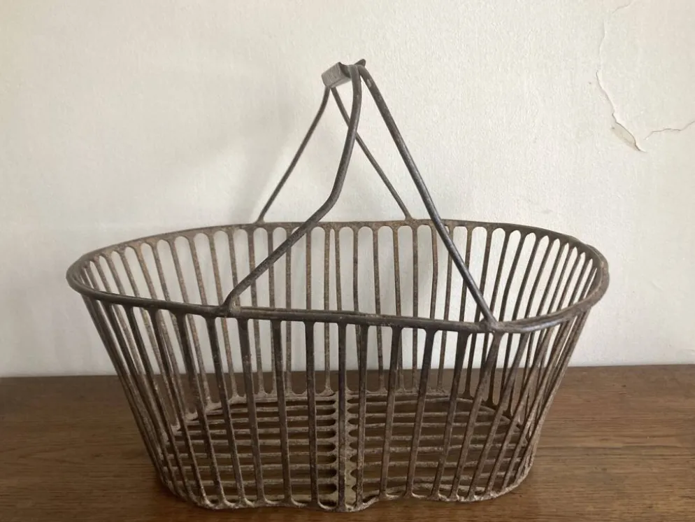 Panier de récolte en fer battu de campagne 1930