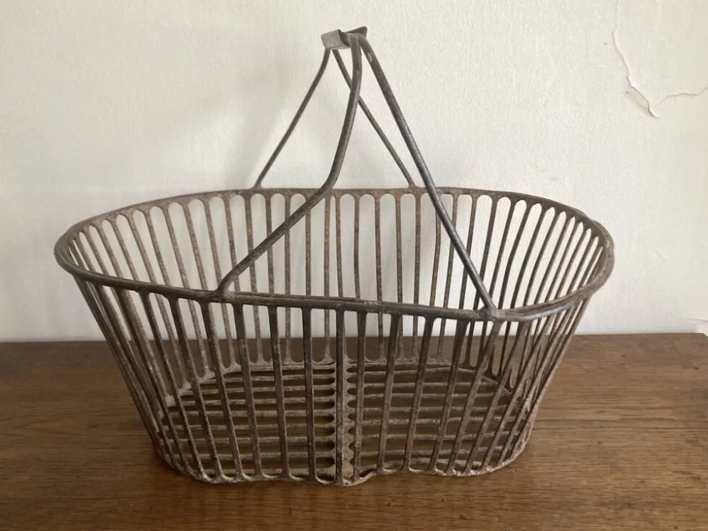 Panier de récolte en fer battu de campagne 1930