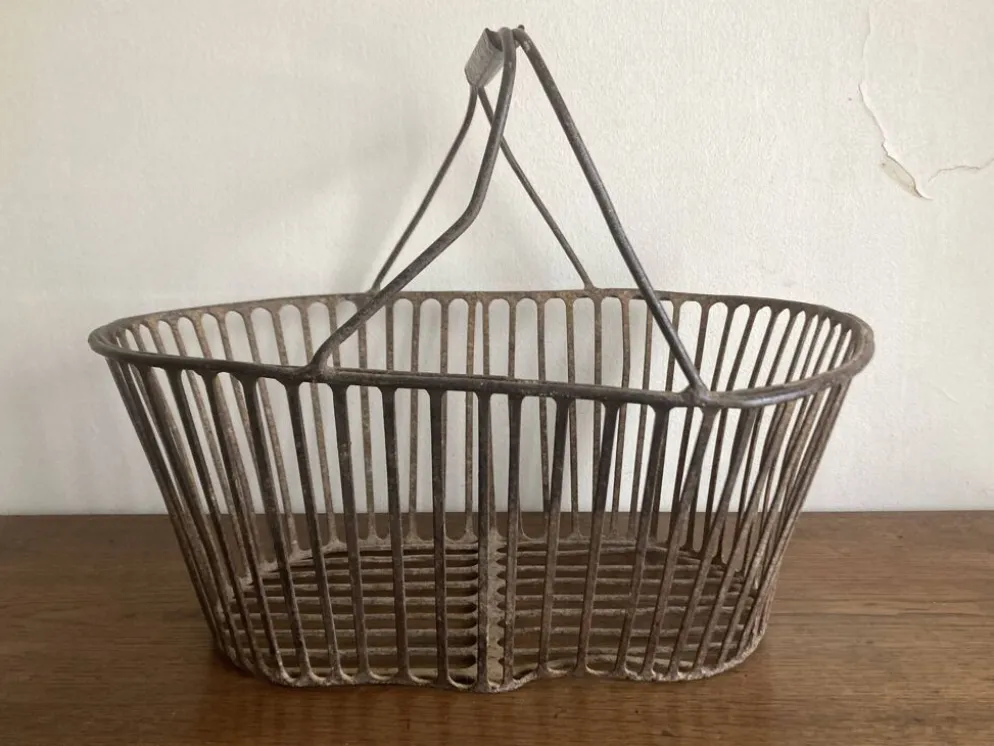 Panier de récolte en fer battu de campagne 1930