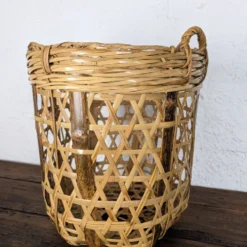 Panier en bambou tressé
