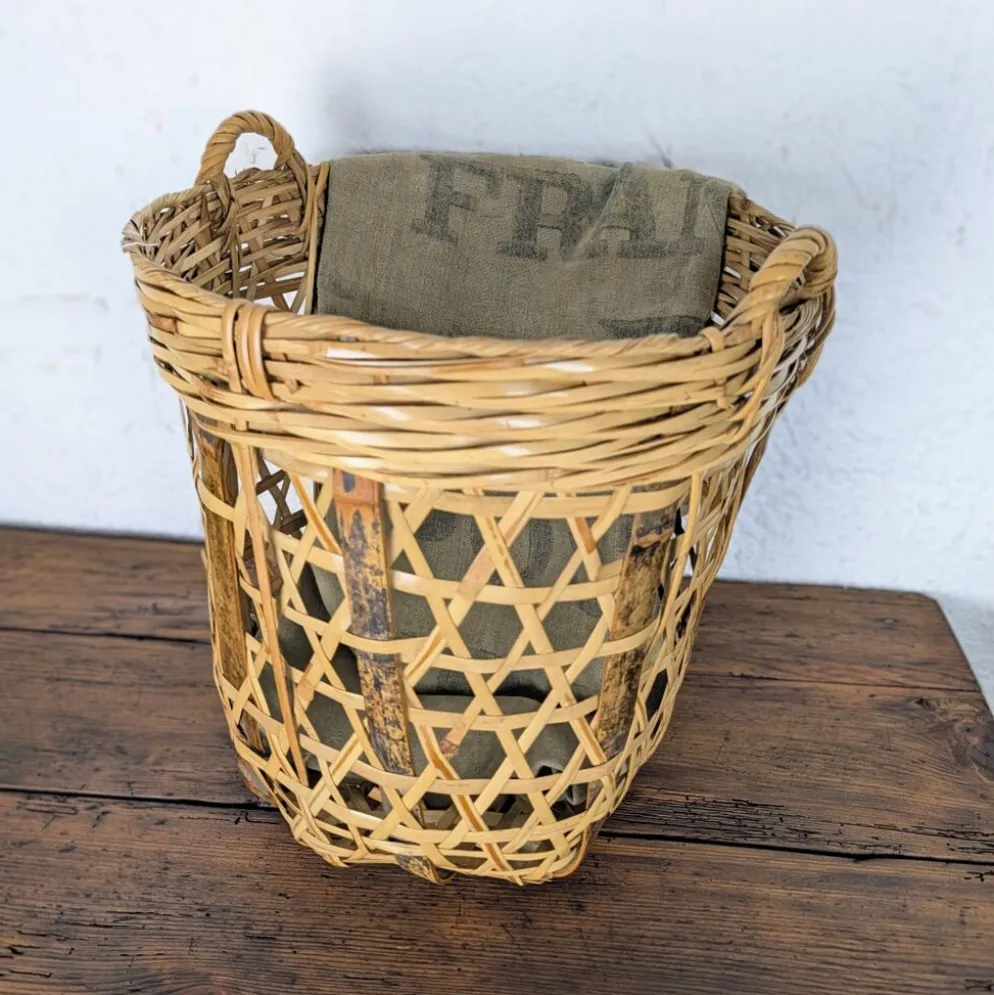 Panier en bambou tressé