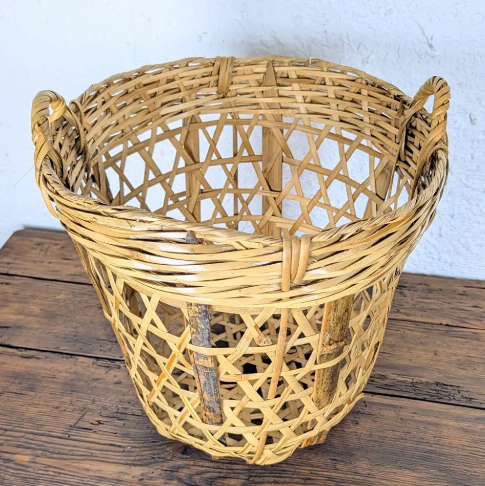 Panier en bambou tressé