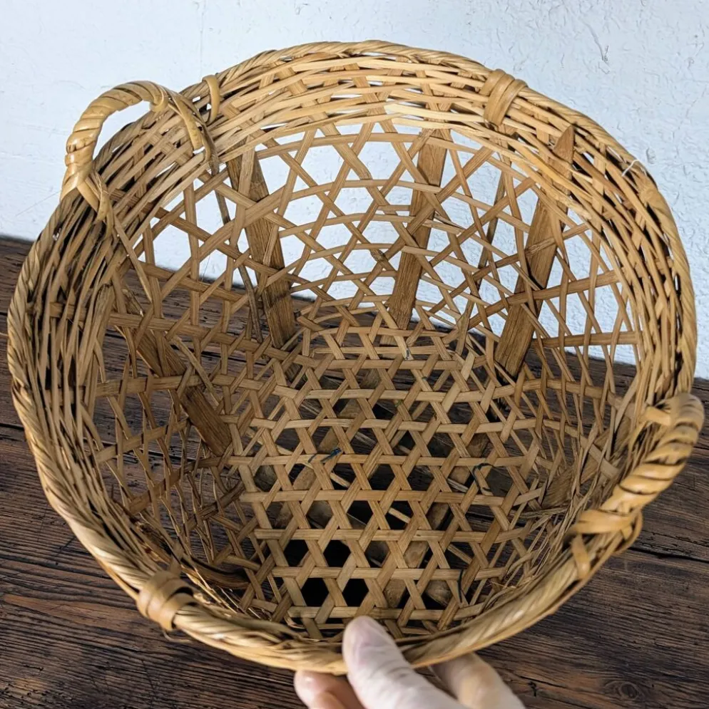 Panier en bambou tressé