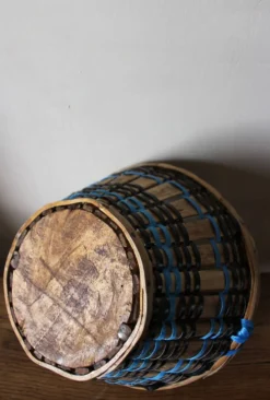 Panier en bois anse ronde vintage tressage bleu noir vintage
