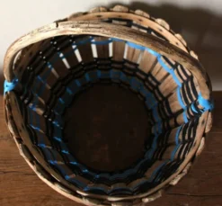 Panier en bois anse ronde vintage tressage bleu noir vintage