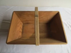 panier en bois massif ,pour vendanges