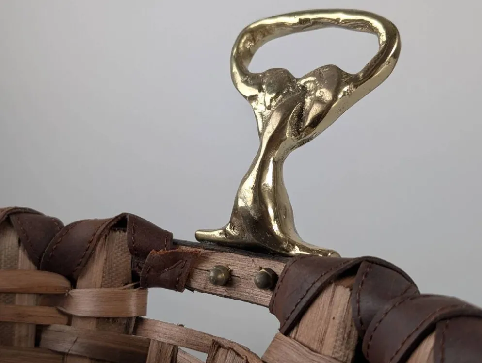 Panier en bois splint brutaliste et en laiton coulé de David Marshall, années 1970.