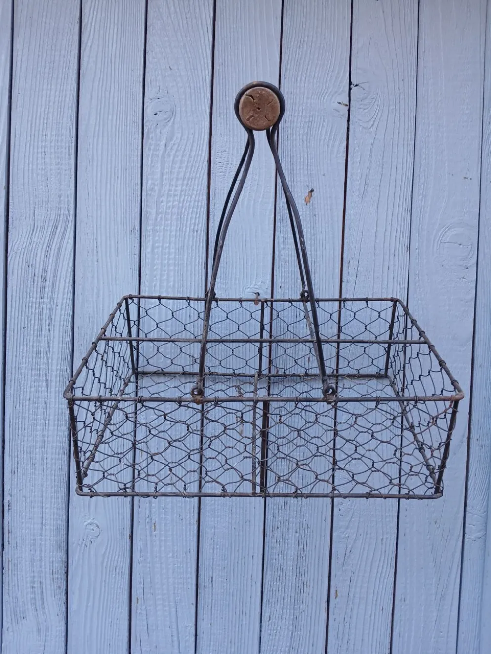 Panier en fil de fer grillagé